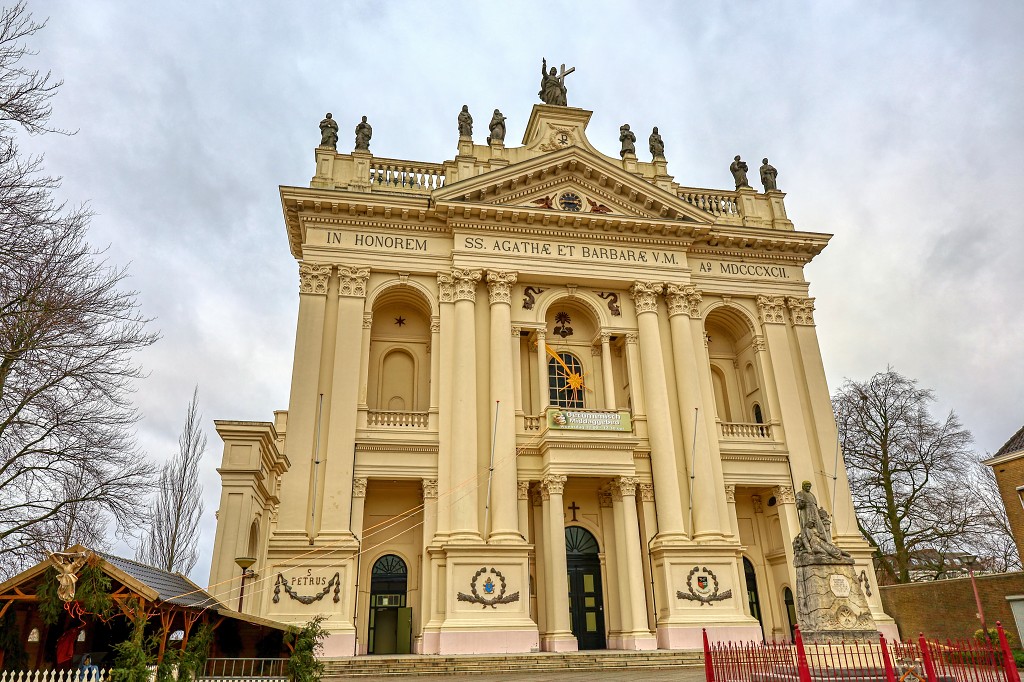 Basiliek Heiligen Agatha Barbara hdr rooms katholiek kerk Oudenbosch kerkfotografie religie religion bedevaart pelerinage kathedraal pelgrimage saint cathedrale cathedral basiliek basilique basilica